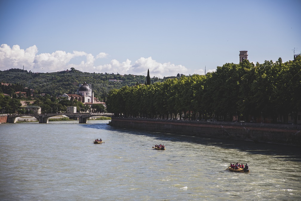 Canoisti  in lingadige Panvinio - F. Modica - Archivio Comune di Verona